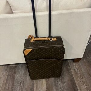 Louis Vuitton Pegasus 55 beautiful condition carry on case